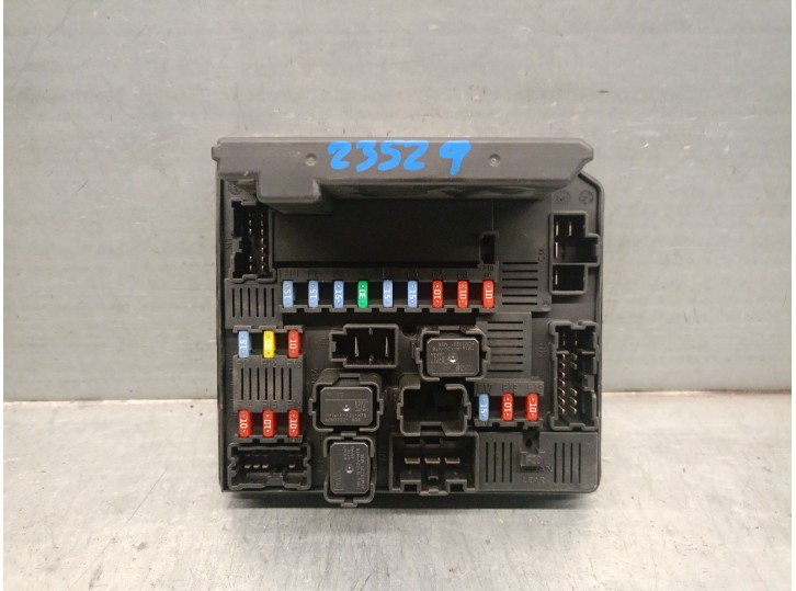 Recambio de caja reles / fusibles para nissan qashqai (j10) 2.0 dci turbodiesel cat referencia OEM IAM 284B7JD00B 