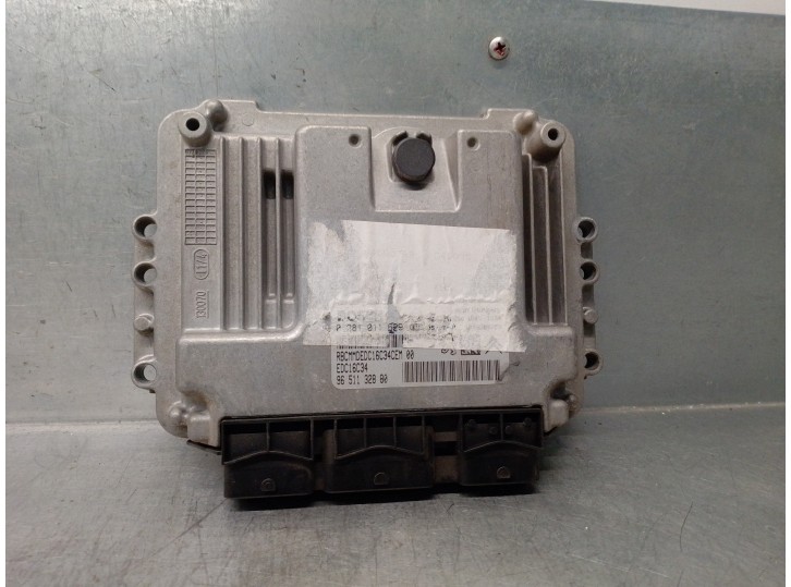 Recambio de centralita motor uce para citroën c4 berlina 1.6 16v hdi fap referencia OEM IAM 9651132880 02814011629 BOSCH