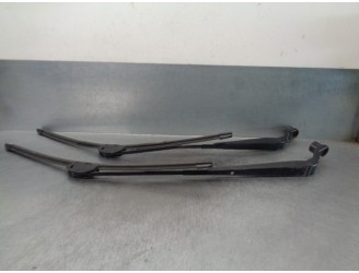 Recambio de brazo limpia delantero derecho para jeep compass 2.4 16v cat referencia OEM IAM 68002026AA 
