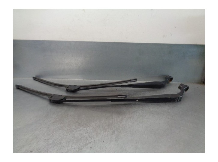 Recambio de brazo limpia delantero derecho para jeep compass 2.4 16v cat referencia OEM IAM 68002026AA 