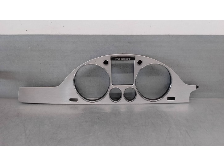 Recambio de molduras delanteras para volkswagen passat berlina (3c2) 2.0 tdi referencia OEM IAM 3C1858335 