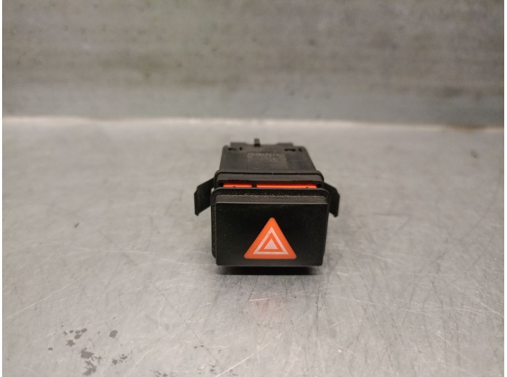 Replacement hazard warning switch for Porsche Cayenne (9PA) 3.2 OEM IAM reference 7L5953235A 