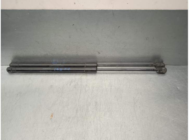 Replacement boot/tailgate struts for Mercedes-Benz A-Class (W169) 1.5 CAT OEM IAM reference A1697400345 3 DOORS