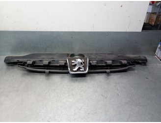 Replacement front grille for Peugeot 307 (S1) 1.6 16V CAT OEM IAM reference 9635719477 7804K6 