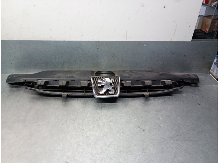 Recambio de rejilla delantera para peugeot 307 (s1) 1.6 16v cat referencia OEM IAM 9635719477 7804K6 