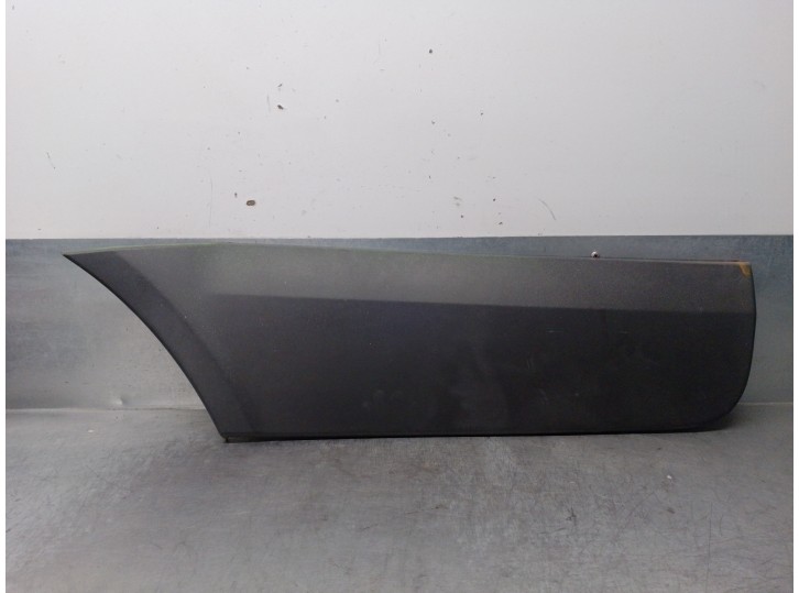 Recambio de molduras traseras para volkswagen crafter 2.0 tdi referencia OEM IAM A9066905782  