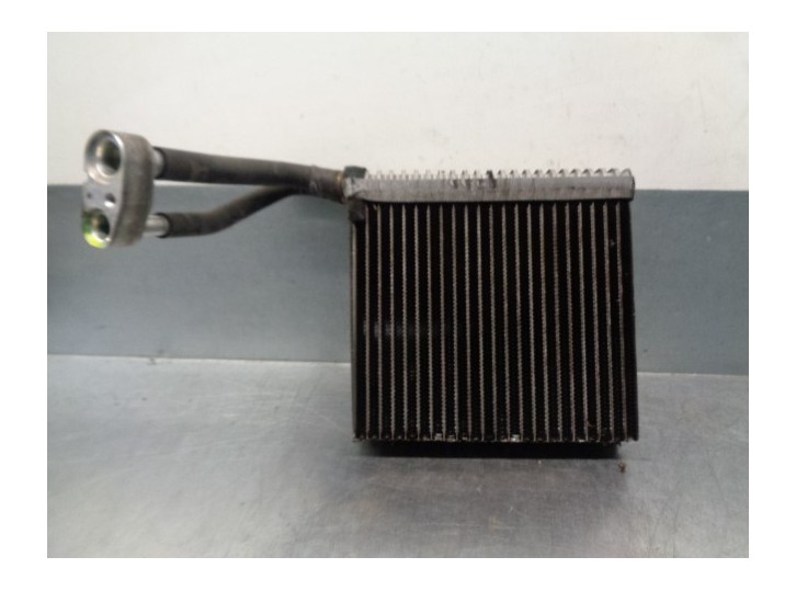 Recambio de evaporador aire acondicionado para volvo v50 familiar 2.0 diesel cat referencia OEM IAM 4M5H19860AE 