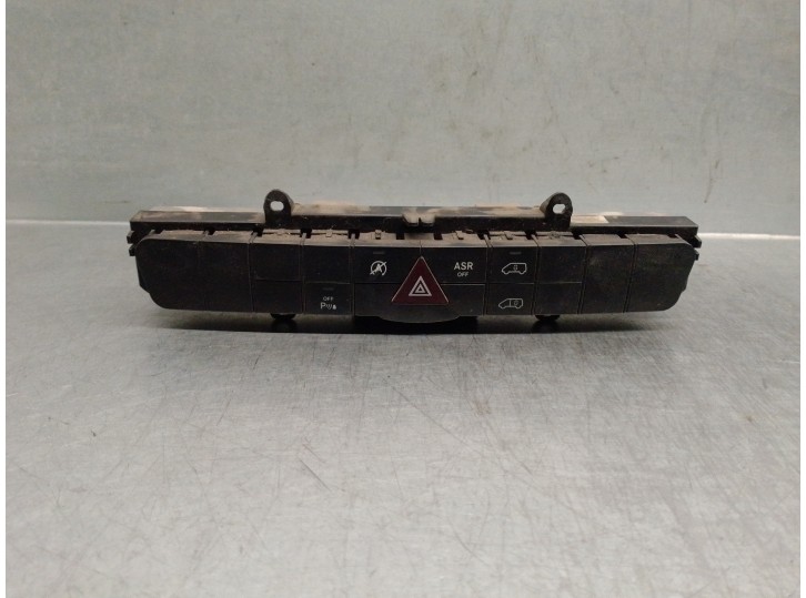 Replacement hazard switch for Volkswagen Crafter 2.0 TDI OEM IAM reference A9068702310 2E0998851B 