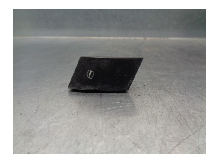 Replacement front right window lift switch for Seat Ibiza (6L1) 1.9 TDI OEM IAM reference 6L0959856 
