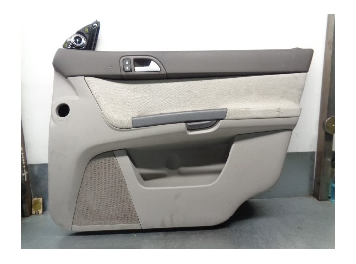 Recambio de guarnecido puerta delantera derecha para volvo v50 familiar 2.0 diesel cat referencia OEM IAM 39860565 30755293 