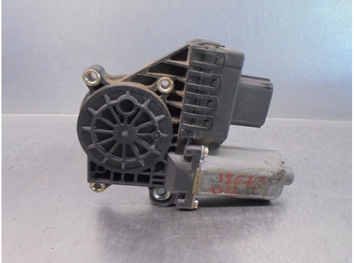 Recambio de motor elevalunas delantero derecho para jaguar x-type 2.5 v6 24v cat referencia OEM IAM 0130821947 8 PINES 4 PUERTAS