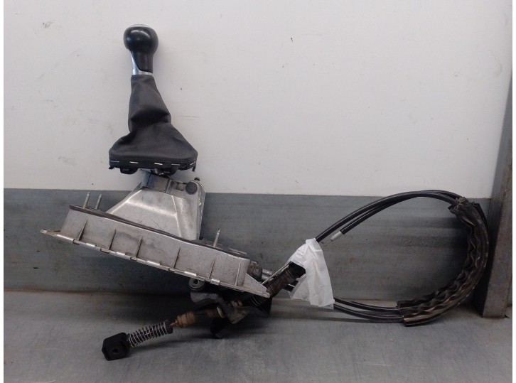 Recambio de palanca cambio para audi q3 (8ug) 2.0 16v tdi referencia OEM IAM 5N0711049T  