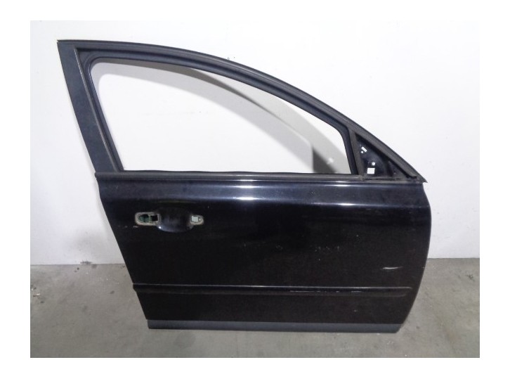 Recambio de puerta delantera derecha para volvo v50 familiar 2.0 diesel cat referencia OEM IAM 31335444 NEGRA 5 PUERTAS
