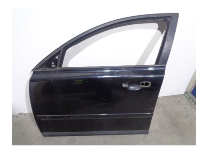 Recambio de puerta delantera izquierda para volvo v50 familiar 2.0 diesel cat referencia OEM IAM 31335440 NEGRA 5 PUERTAS