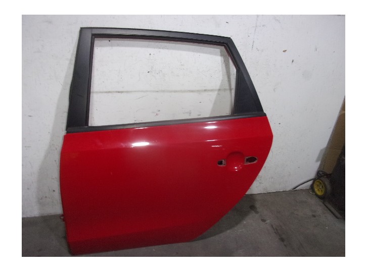 Recambio de puerta trasera izquierda para hyundai i30cw 1.6 crdi cat referencia OEM IAM 770032L210 ROJA 5 PUERTAS