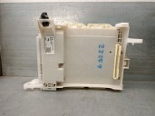 Recambio de caja reles / fusibles para toyota yaris (_p13_) 1.5 hybrid (nhp130_) referencia OEM IAM 8273052K40  8B270506