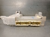 Recambio de caja reles / fusibles para toyota yaris (_p13_) 1.5 hybrid (nhp130_) referencia OEM IAM 8273052K40  8B270506