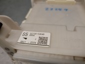 Recambio de caja reles / fusibles para toyota yaris (_p13_) 1.5 hybrid (nhp130_) referencia OEM IAM 8273052K40  8B270506