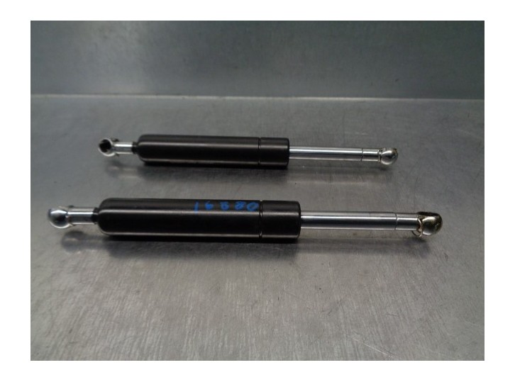 Replacement boot / tailgate struts for Volvo V70 Estate 2.5 Turbodiesel OEM IAM reference 9485548 