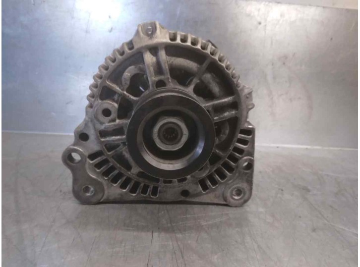 Replacement alternator for Volkswagen Passat saloon (3A2) 1.9 TDI OEM IAM reference 28903025G 