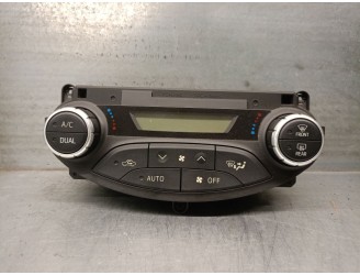 Recambio de mando climatizador para toyota yaris (_p13_) 1.5 hybrid (nhp130_) referencia OEM IAM 559000D800 559000D800C3 