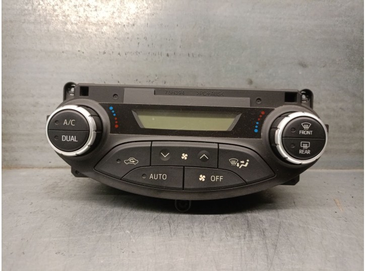 Recambio de mando climatizador para toyota yaris (_p13_) 1.5 hybrid (nhp130_) referencia OEM IAM 559000D800 559000D800C3 