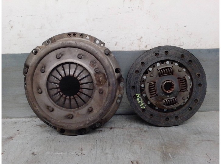 Replacement clutch kit for BMW Series 3 (E21) 2.3 OEM IAM reference 3082005133 1861661133 SACHS