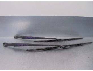 Replacement front right wiper arm for SEAT Ibiza (6K) 1.4 OEM IAM reference 6K1955407D 6K1955408D 