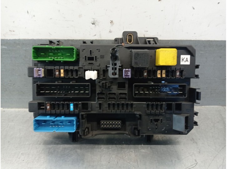Recambio de caja reles / fusibles para opel astra h ber. 1.7 16v cdti referencia OEM IAM 94700785 5DK009908