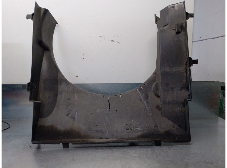 Recambio de calandra delantera de radiador para land rover discovery 2.7 td v6 cat referencia OEM IAM PGK500095 