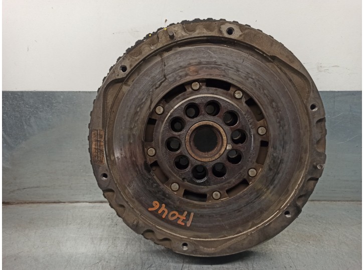 Replacement flywheel for Volvo V40 Estate 2.0 Turbo CAT OEM IAM reference 31259331 