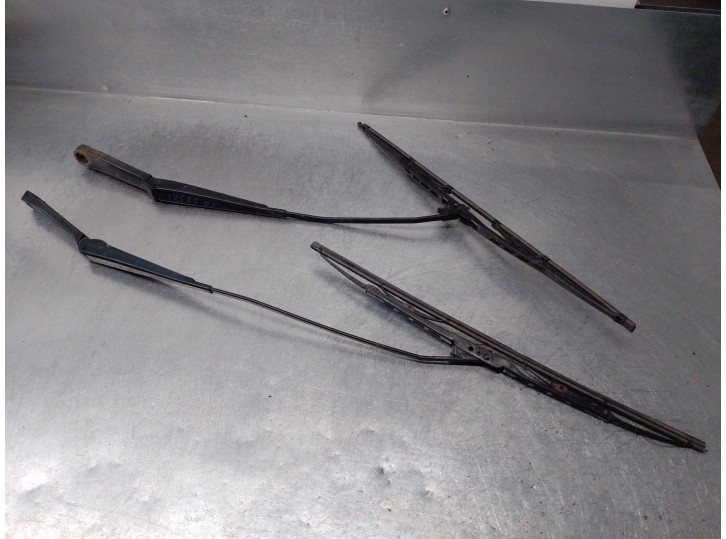 Recambio de brazo limpia delantero derecho para seat ibiza (6l1) 1.4 16v referencia OEM IAM 6L1955410C  