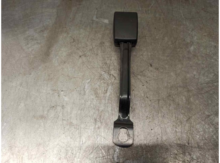 Recambio de enganche cinturon para audi a4 berlina (b5) 1.9 tdi referencia OEM IAM 8D0857755B 