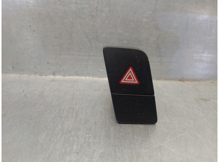 Replacement hazard warning switch for Audi Q3 (8UG) 2.0 16V TDI OEM IAM reference 8U1941509A 8U1941509A 