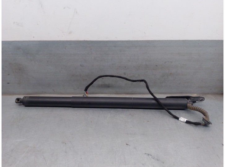 Replacement trunk / tailgate struts for Audi Q3 (8UG) 2.0 16V TDI OEM IAM reference 8U0827851 8U0827851 