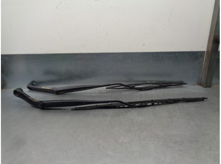 Recambio de brazo limpia delantero derecho para chevrolet cruze 1.8 cat referencia OEM IAM   