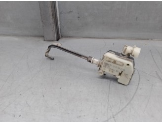 Recambio de motor tapa deposito combustible para opel insignia berlina 2.0 cdti cat referencia OEM IAM 13501151 