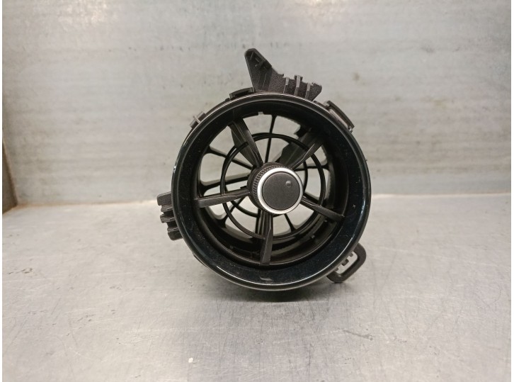 Recambio de aireador para toyota yaris (_p13_) 1.5 hybrid (nhp130_) referencia OEM IAM 5556862280  