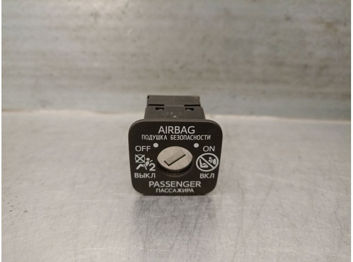 Recambio de interruptor para toyota yaris (_p13_) 1.5 hybrid (nhp130_) referencia OEM IAM 6906502010 6906502010 