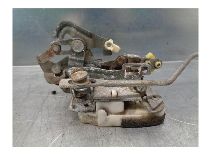 Recambio de cerradura puerta trasera izquierda para ssangyong musso 2.9 turbodiesel cat referencia OEM IAM 7130105000  5 PUERTAS