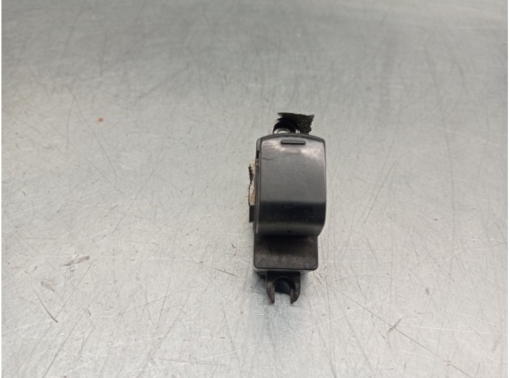Recambio de mando elevalunas delantero derecho para subaru legacy kombi/outback b14 2.0 diesel cat referencia OEM IAM 83071FG100