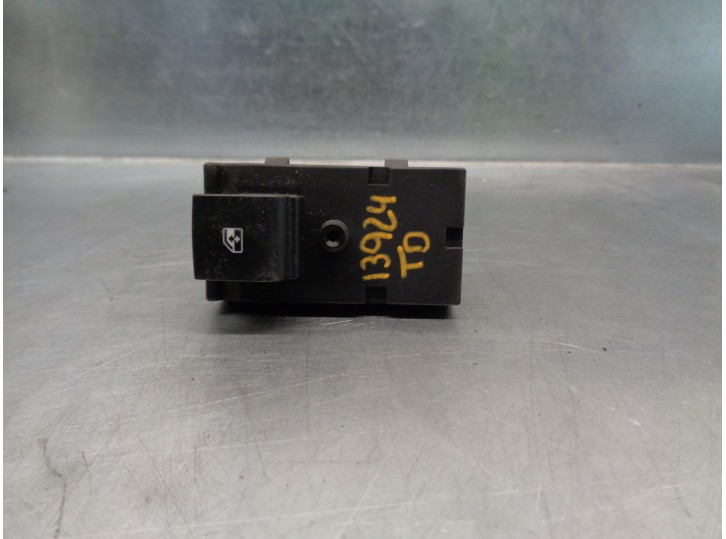 Recambio de mando elevalunas trasero derecho para chevrolet cruze 1.8 cat referencia OEM IAM 20933566 
