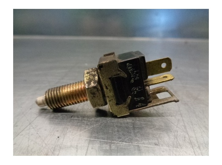 Recambio de interruptor para ssangyong musso 2.9 turbodiesel cat referencia OEM IAM 