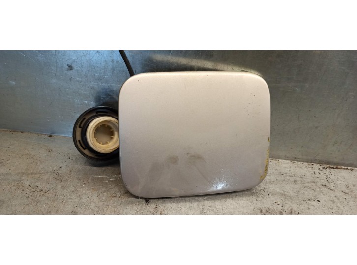 Recambio de tapa exterior combustible para ssangyong musso 2.9 turbodiesel cat referencia OEM IAM 6361005000  