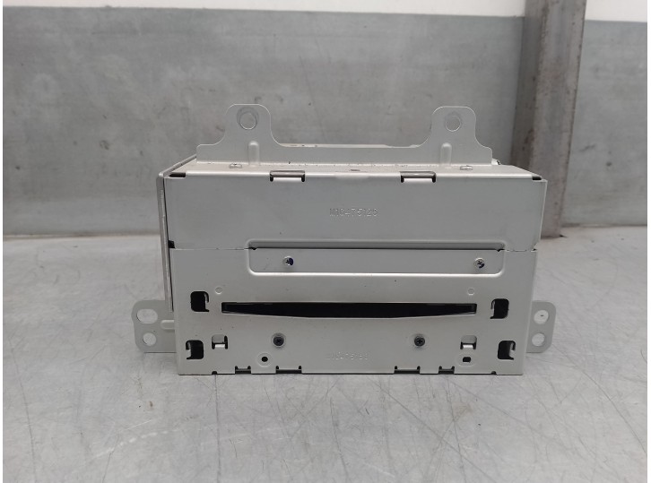 Replacement audio system / CD radio for Opel Insignia Saloon 2.0 CDTi CAT OEM IAM reference 13332702 GM