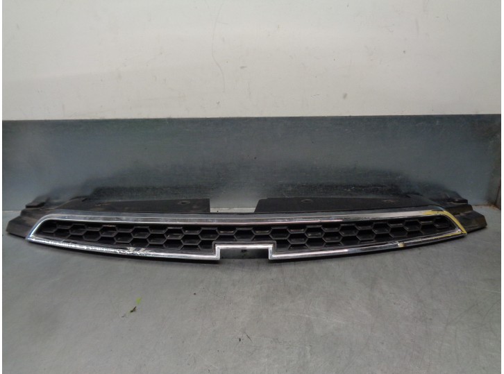 Recambio de rejilla delantera para chevrolet cruze 1.8 cat referencia OEM IAM 96832951 