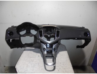 Recambio de salpicadero para chevrolet cruze 1.8 cat referencia OEM IAM NEGRO 