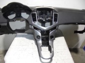 Recambio de salpicadero para chevrolet cruze 1.8 cat referencia OEM IAM NEGRO 