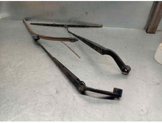 Recambio de brazo limpia delantero derecho para » otros... mahindra gda 4w mahindra gda 4w (2006 - ...) referencia OEM IAM 