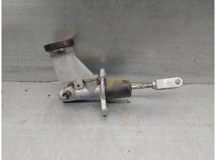 Replacement clutch slave cylinder for Nissan Terrano/Terrano II (R20) 2.7 turbodiesel OEM IAM reference 3061121U25 